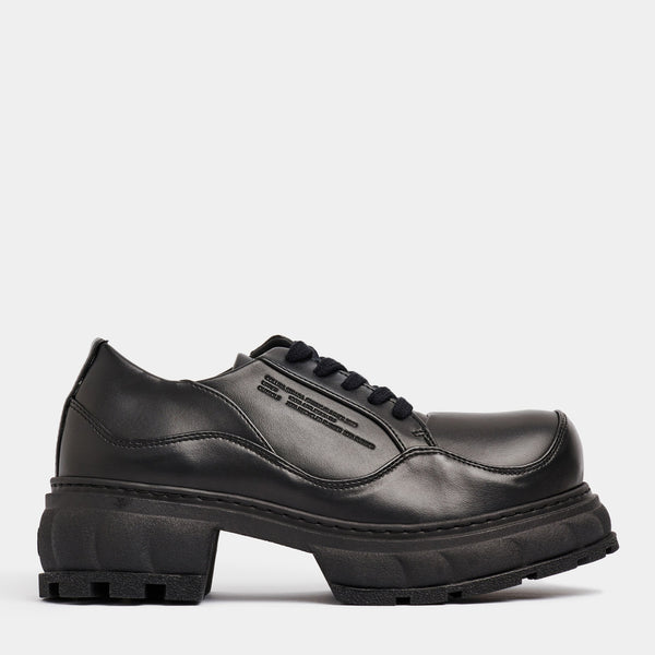 Monarch Virón x collina Strada Vegan derby made from apple leather in black apple shown from the side