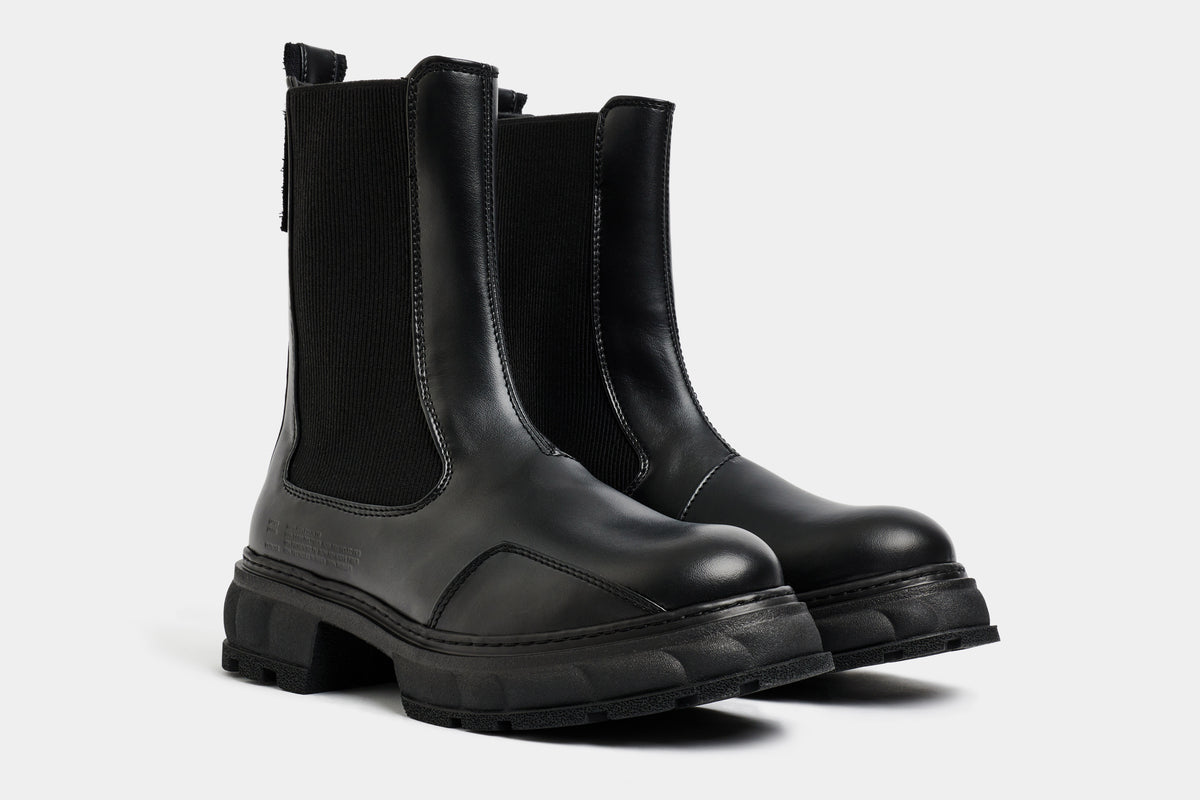 Paradigm Vegan chunky Chelsea boot out of Appleskin in black apple shown from the front