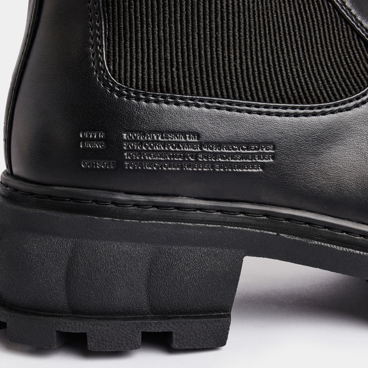 Paradigm Vegan chunky Chelsea boot out of Appleskin in black apple detail close-up