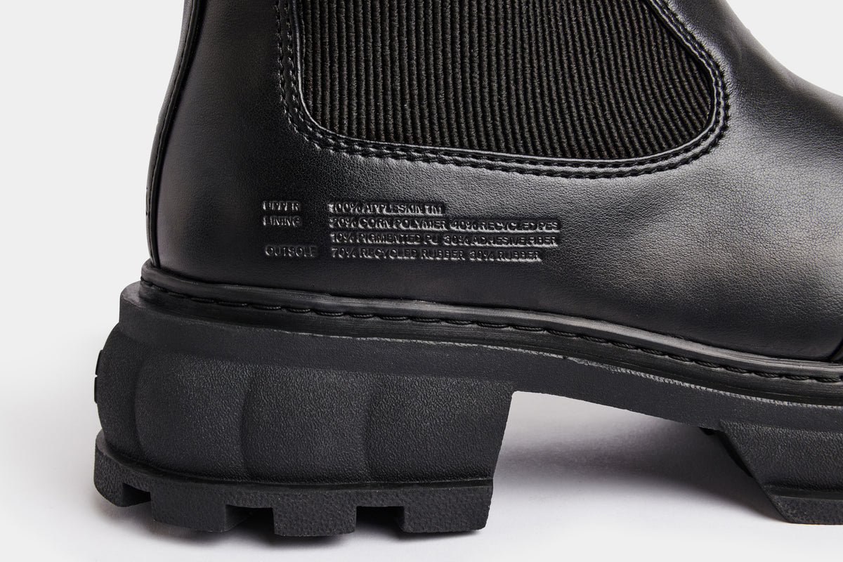 Paradigm Vegan chunky Chelsea boot out of Appleskin in black apple detail close-up