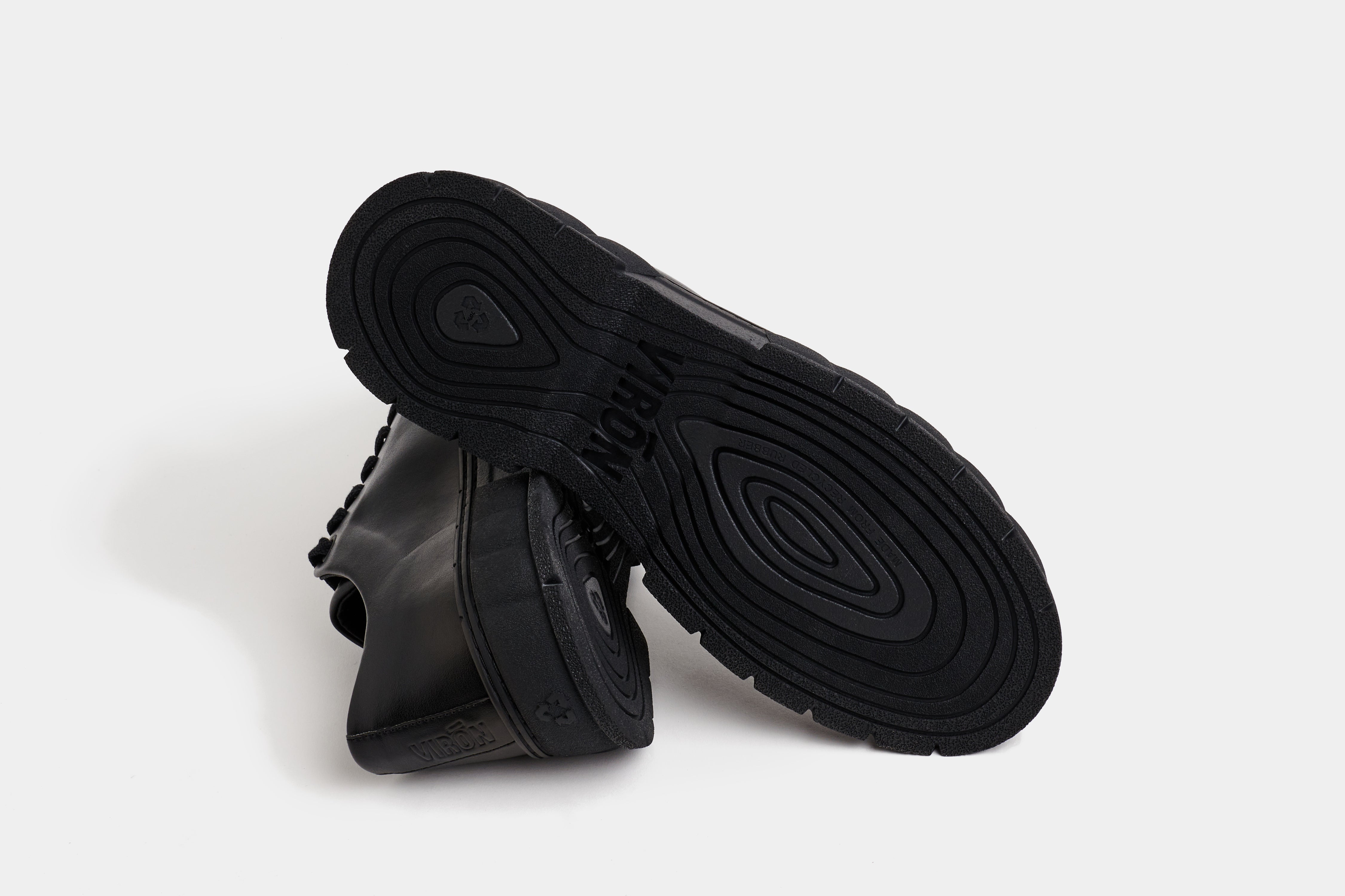 2005 Vegan simple low-top sneaker out of Appleskin in black apple shown from the bottom