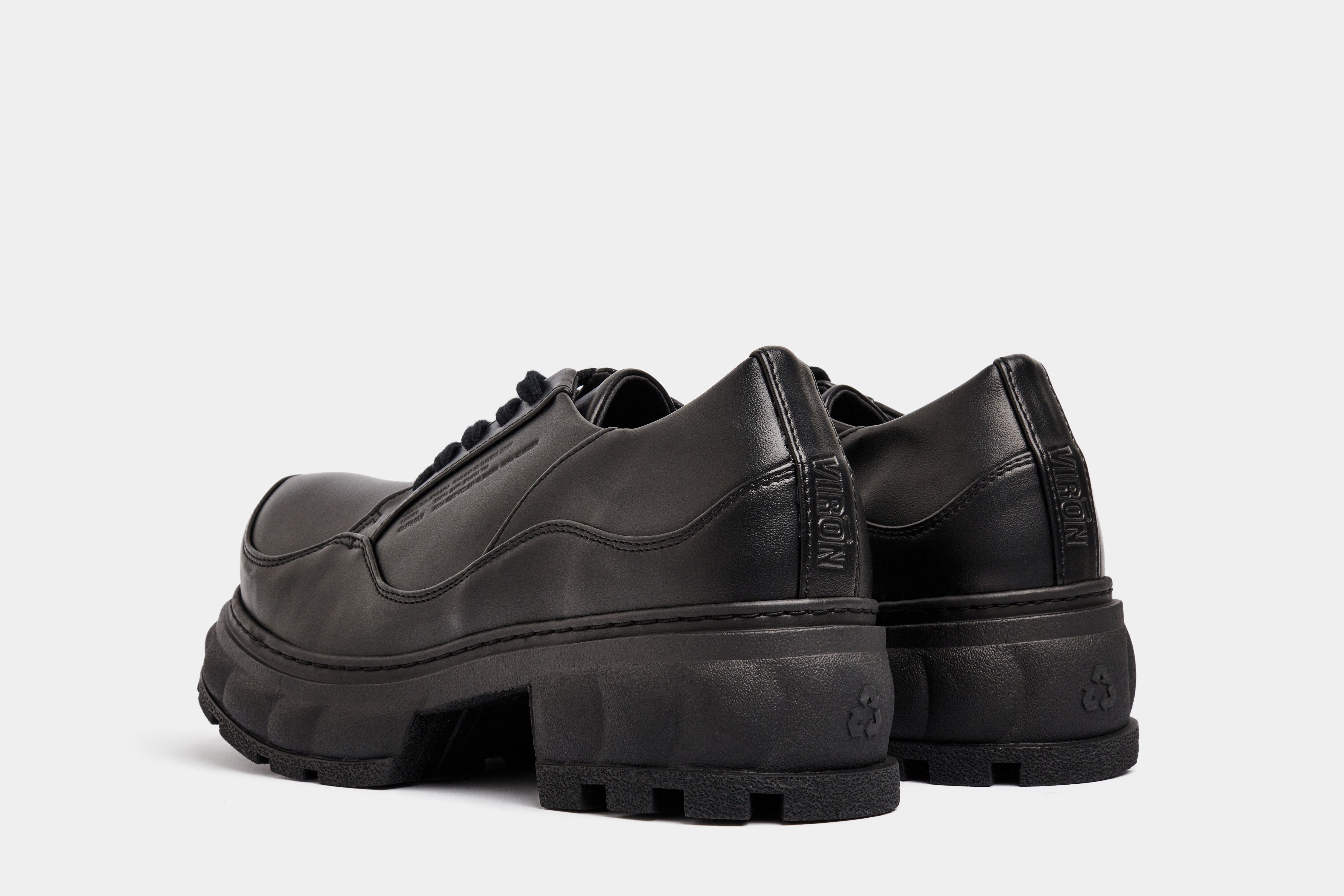 Monarch Virón x collina Strada Vegan derby made from apple leather in black apple shown from the back