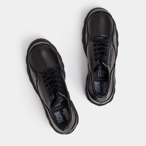 Monarch Virón x collina Strada Vegan derby made from apple leather in black apple shown from the side