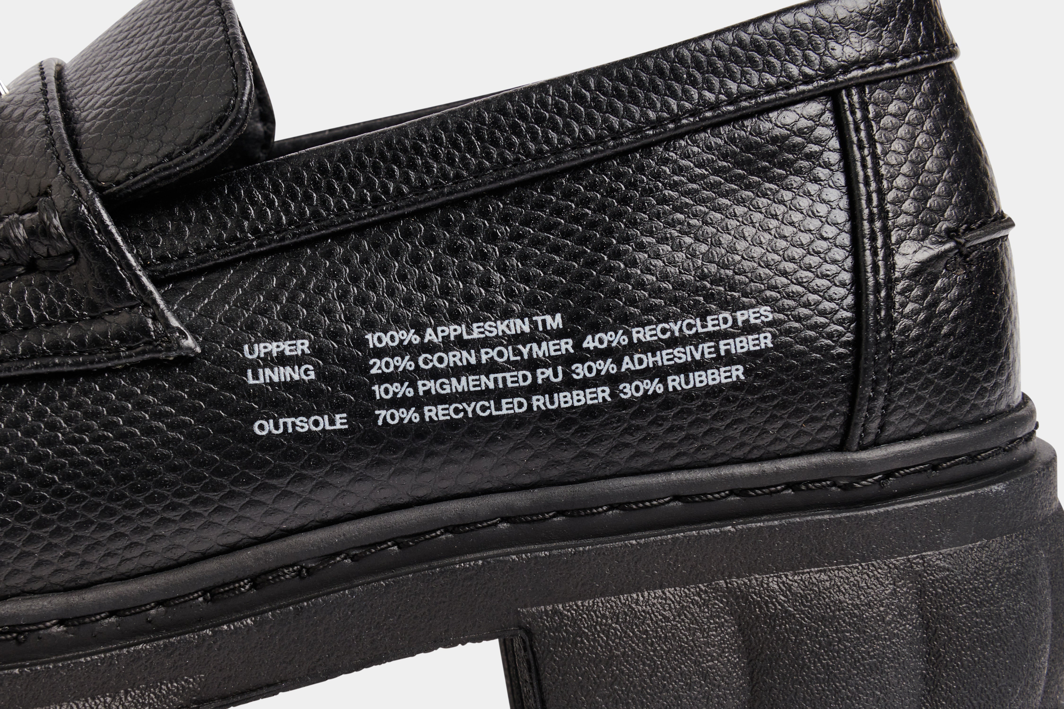 Quantum Vegan raised Loafer shoes in snakeskin optic out of Appleskin in Black Apple detail close-up